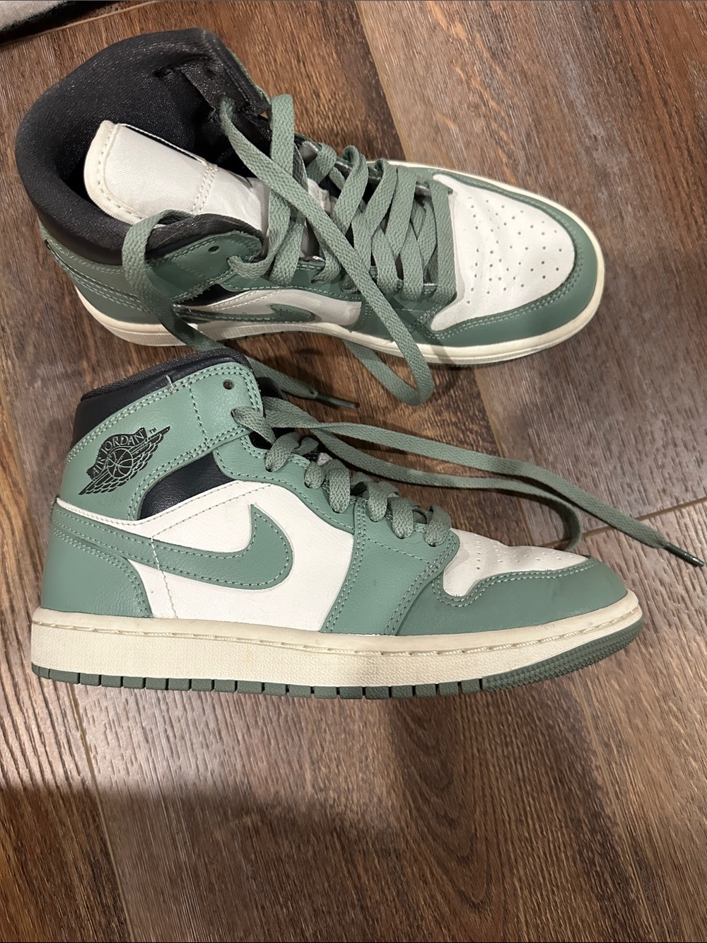 Nike Air Jordan 1 Mid 'Dutch Green' (2021) Women's Sneakers